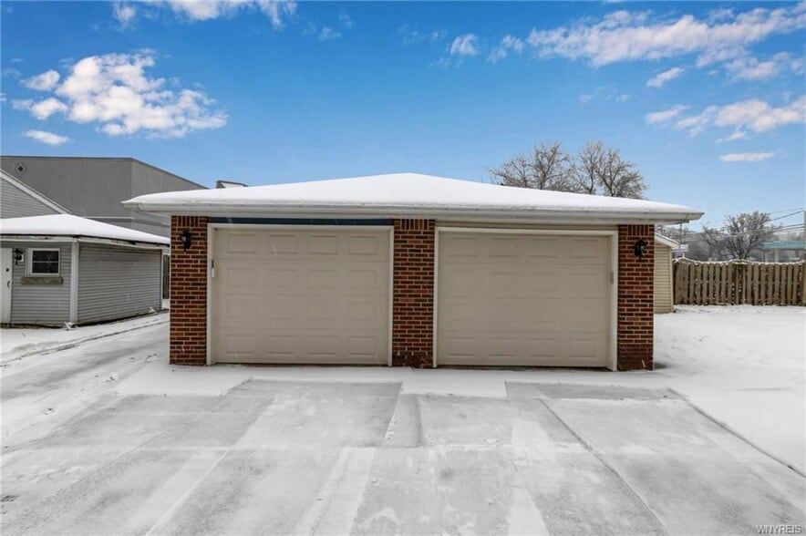 Left Garage + Pad - 28 Mead St