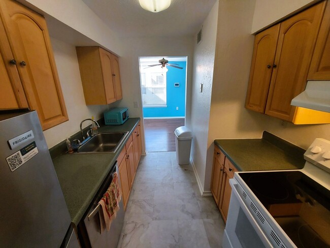 Building Photo - Charming and spacious 1BR Condo in the hea...