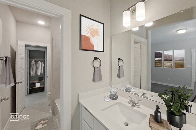 Building Photo - 335 Huisache St