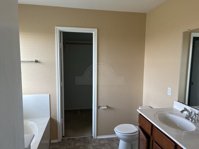 Building Photo - 204 W Gemini Ln