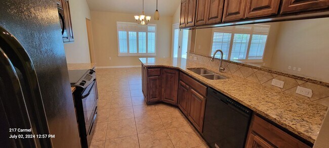 Building Photo - IMPRESSIVE LARGE HOME IN NORTHEAST CLOVIS