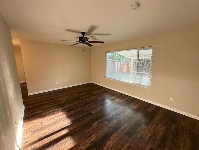 Building Photo - 1424 Kent Way