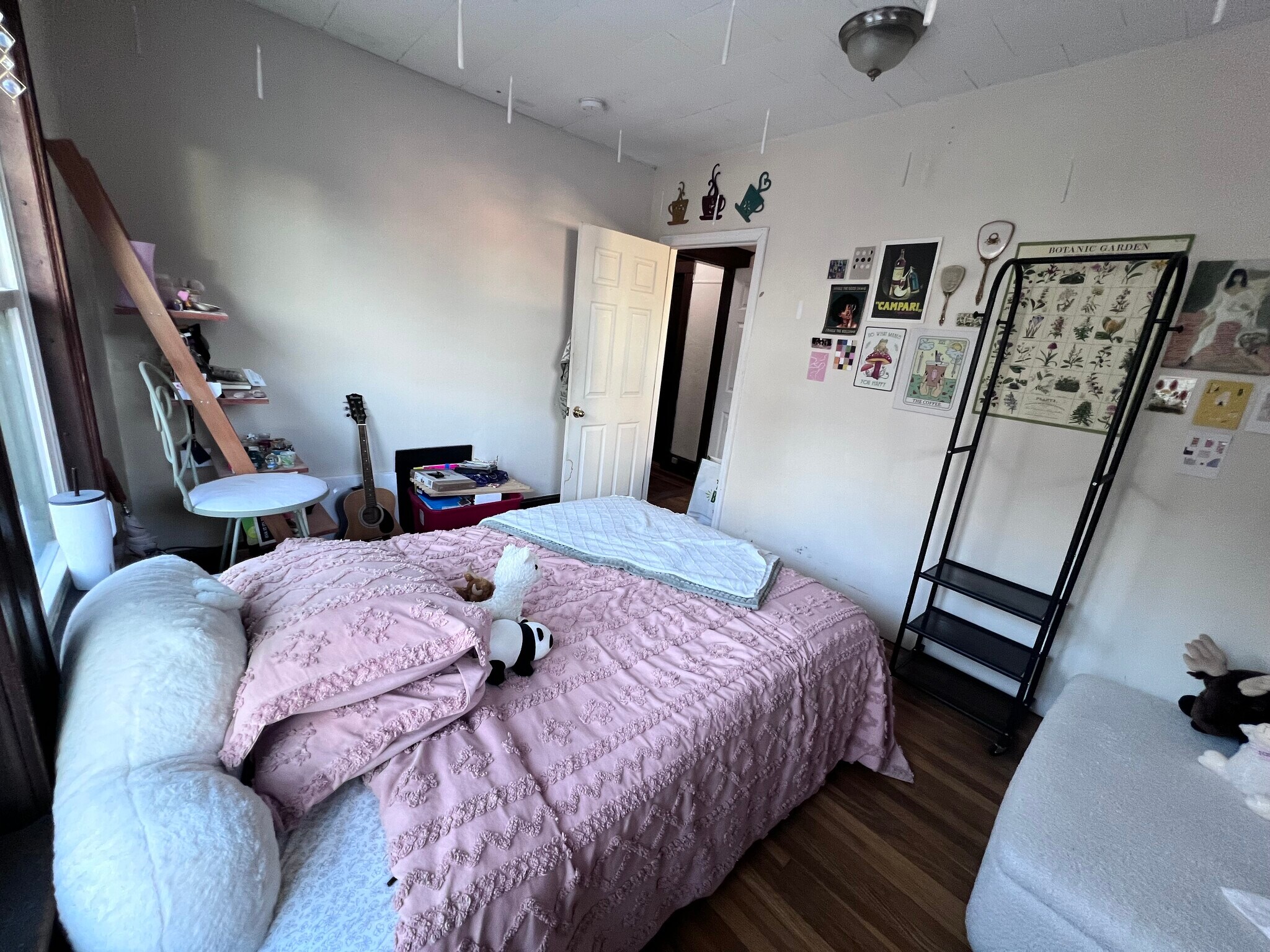 Building Photo - 19 Sunset St