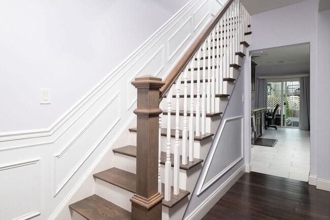 Building Photo - 810 Broadway-SI ID1511377P