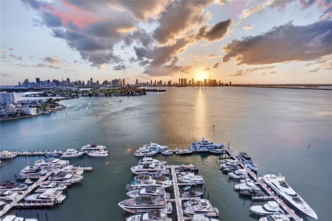 Building Photo - 1900 Sunset Harbour Dr