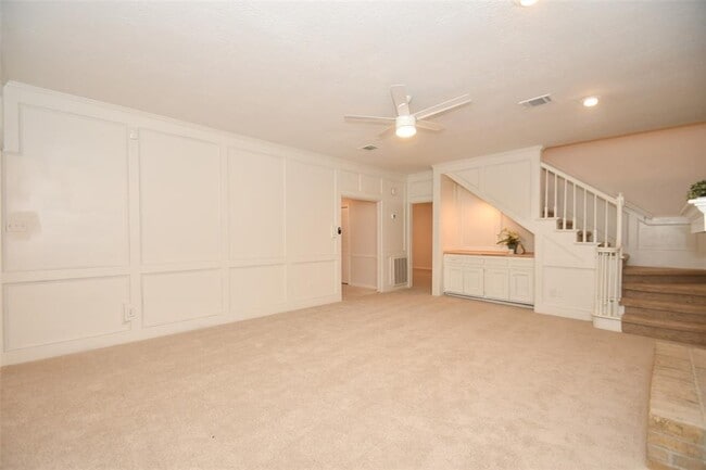 Building Photo - 7614 Club Lake Dr