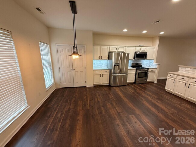 Building Photo - 15622 Troubadour Ln