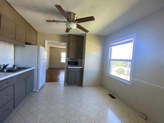 Building Photo - Single Family