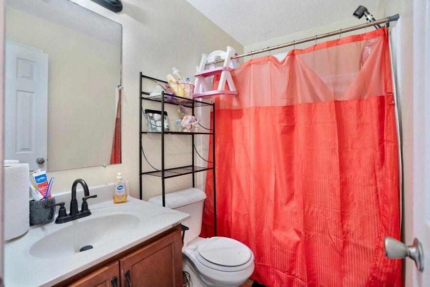 Building Photo - 1213 Chinook Cir