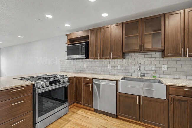 Building Photo - 133 Galapago St