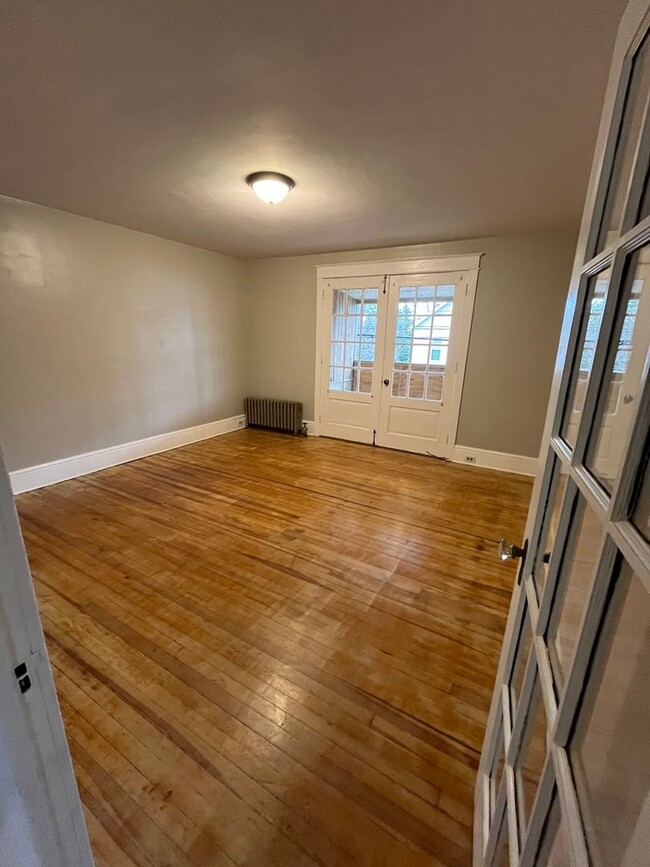 Building Photo - Spacious Apartment in Mercersburg