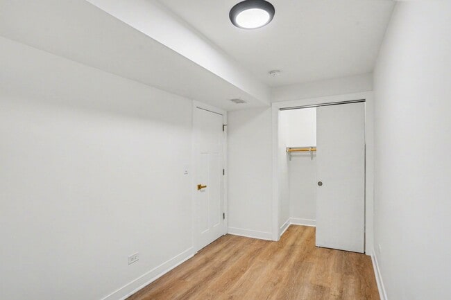 Building Photo - 2812 S Pulaski Rd