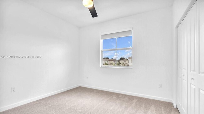 Building Photo - 2450 SE 24th St