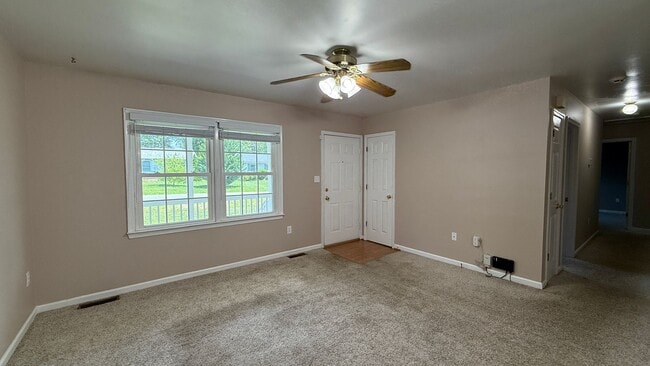 Building Photo - Three Bedroom Rambler in Fredericksburg