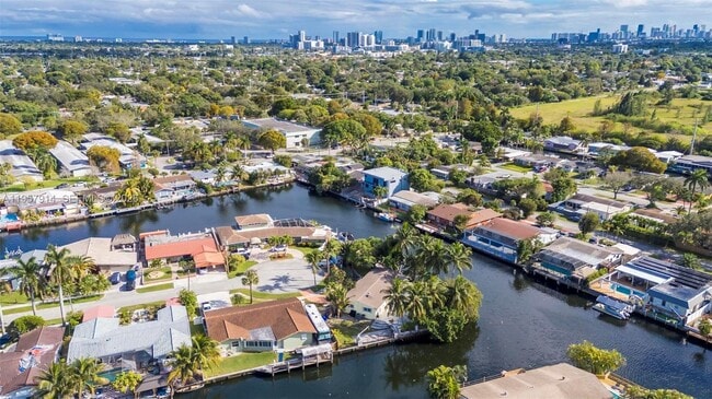 Building Photo - 1600 N 28th Ct