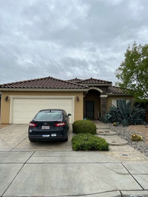 Building Photo - 647 Ficklin Dr