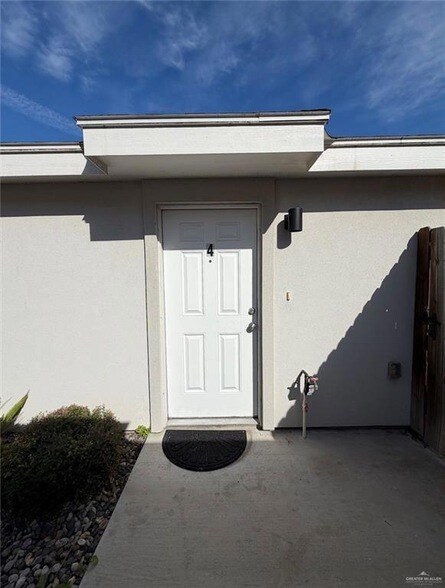 Building Photo - 1309 Alta Vista Dr