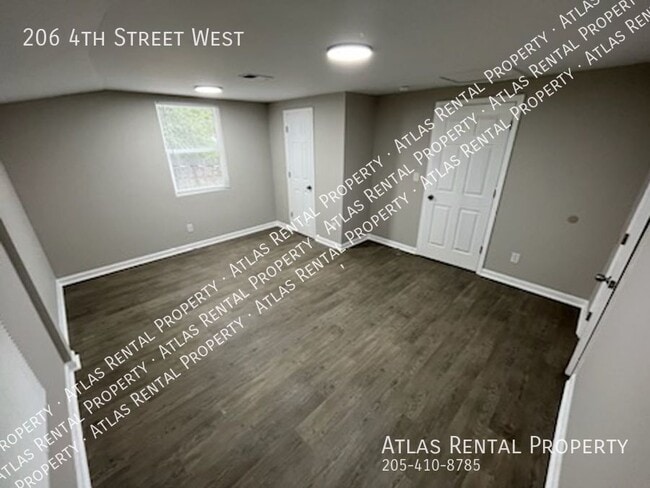 Building Photo - 206 4th St W
