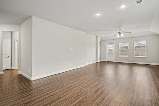 Building Photo - 1425 Waverley Dr