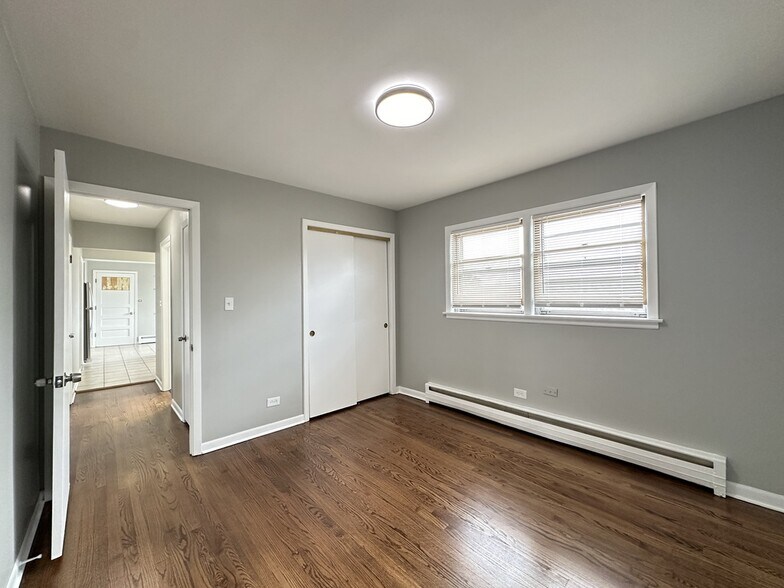 Building Photo - 5837 W Addison St
