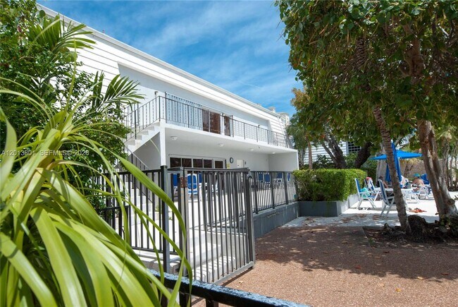 Building Photo - 210 Seaview Dr