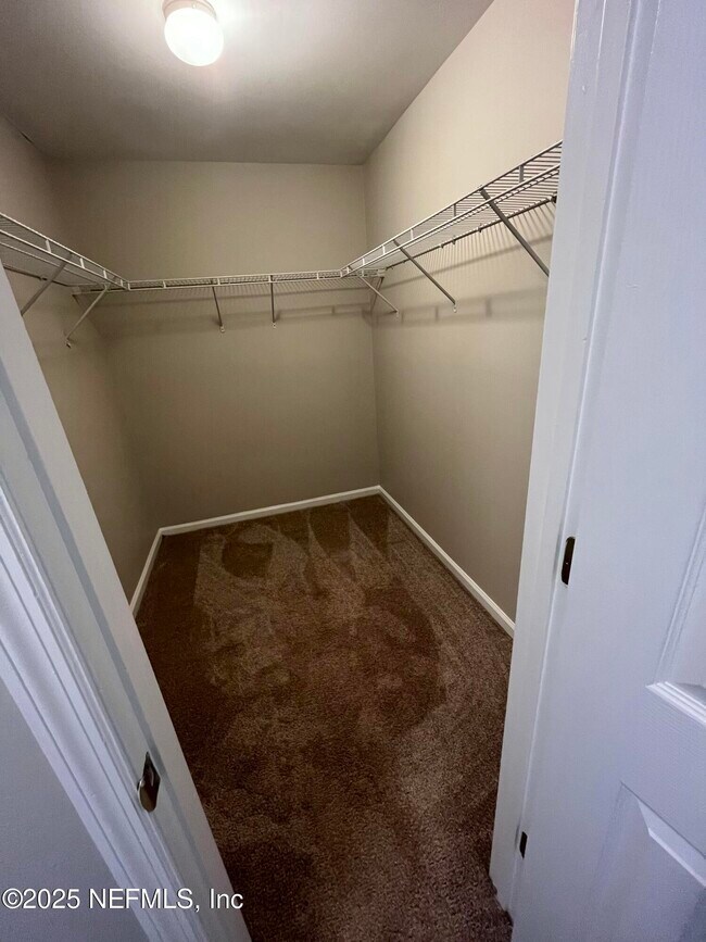 Building Photo - 8880 Old Kings Rd S