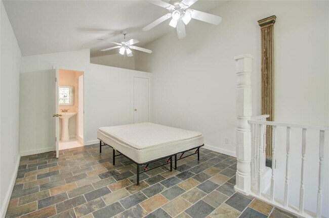 Building Photo - 5311 Palmetto St
