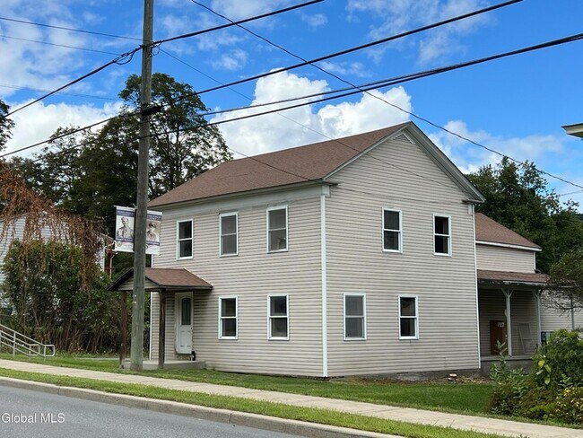 Primary Photo - 207 E Main St