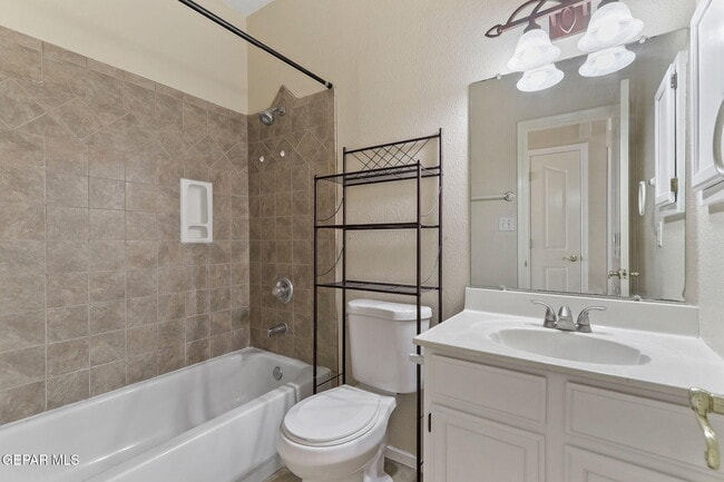 Building Photo - 2029 Sun Chariot St