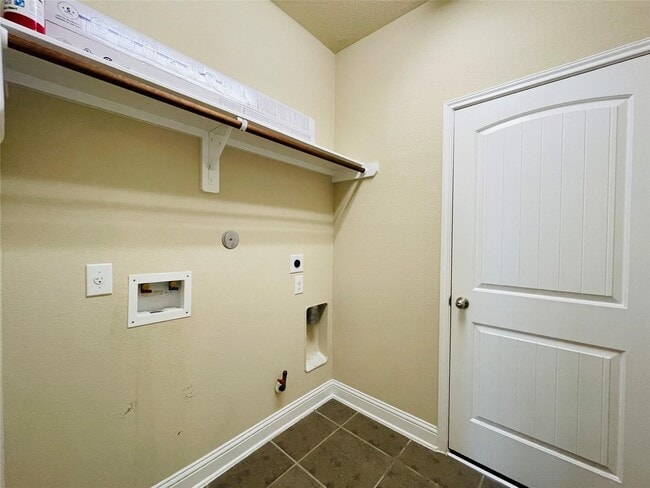 Building Photo - 25915 S Lakefair Dr