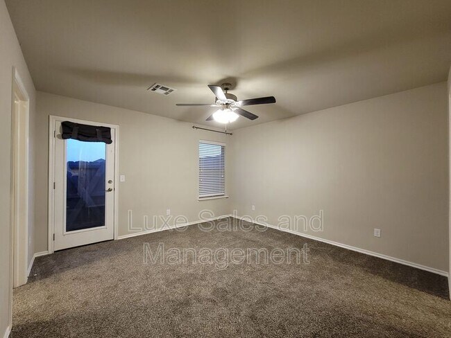 Building Photo - 8808 SW 45th St