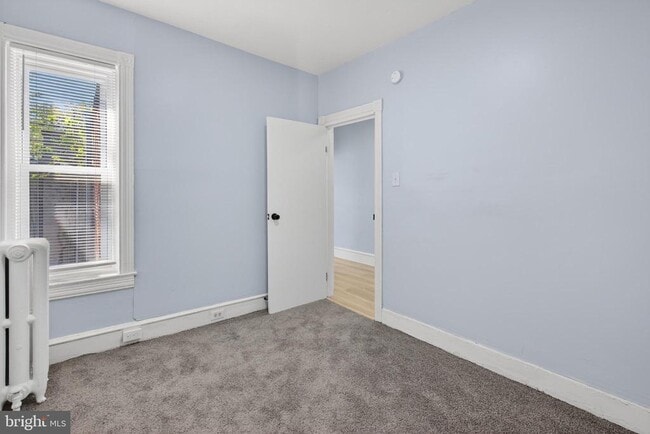 Building Photo - 136 Farson St