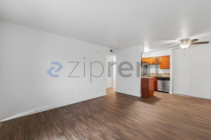 Building Photo - Unit B114