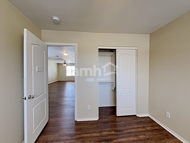 Building Photo - 7719 S 69th Lane