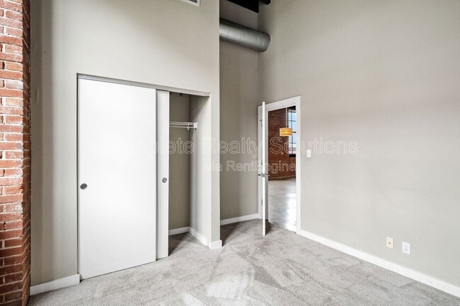 Building Photo - 614 S 7th St