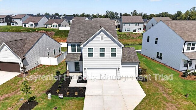 Building Photo - 3012 Highlander Pt