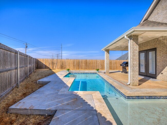 Building Photo - Pool + Deer Creek Schools + 4 bedrooms + 3 car garage + Bonus Room