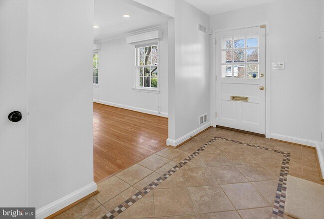 Building Photo - 5405 Ridgefield Rd