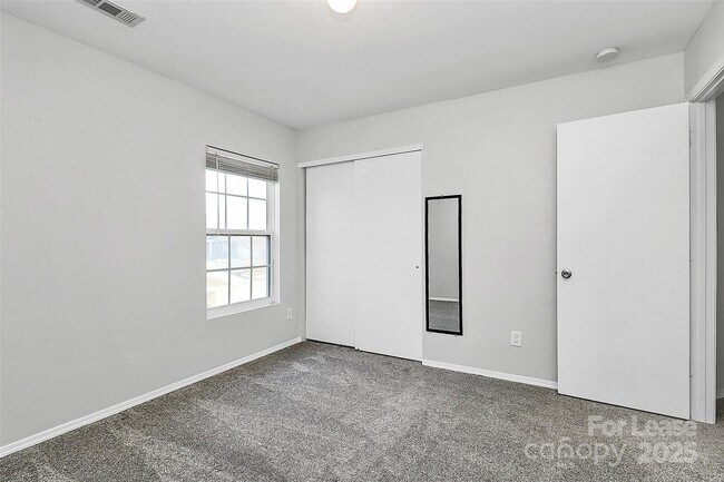 Building Photo - 15611 Normans Landing Dr