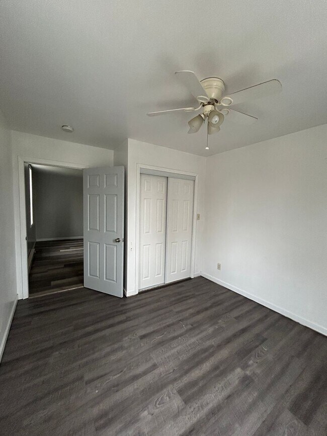 Building Photo - 105 W Emeline St