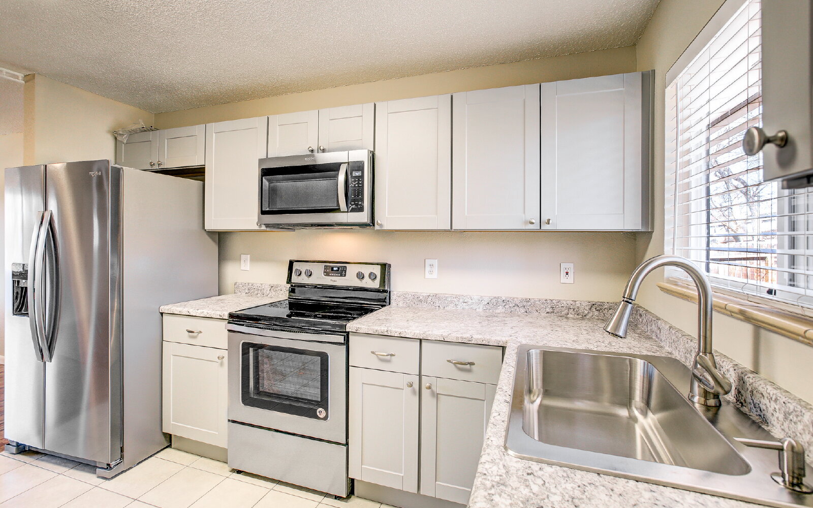Building Photo - 3-Bedroom Home with Garage and Fenced Yard...
