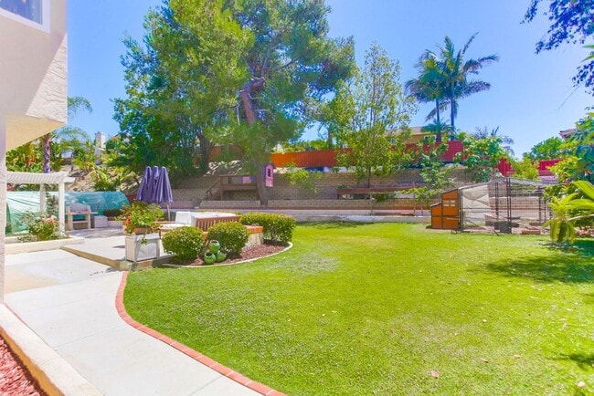 Building Photo - 10730 Carillon Ct