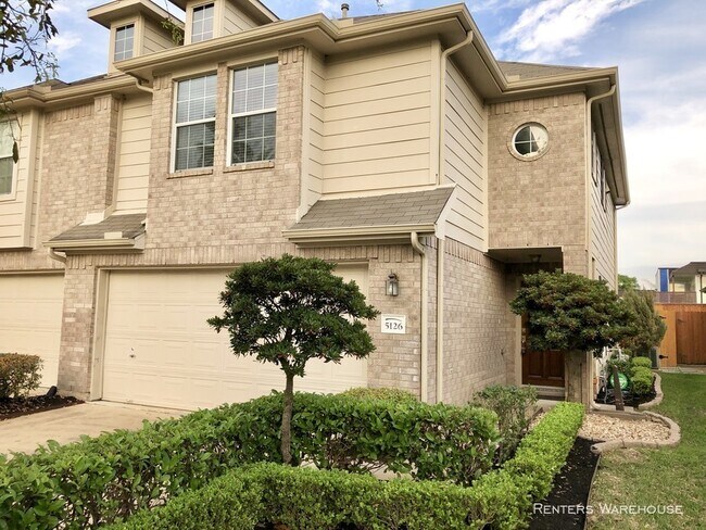 Building Photo - Stunning 3/2.5 townhome in Dominion Estates