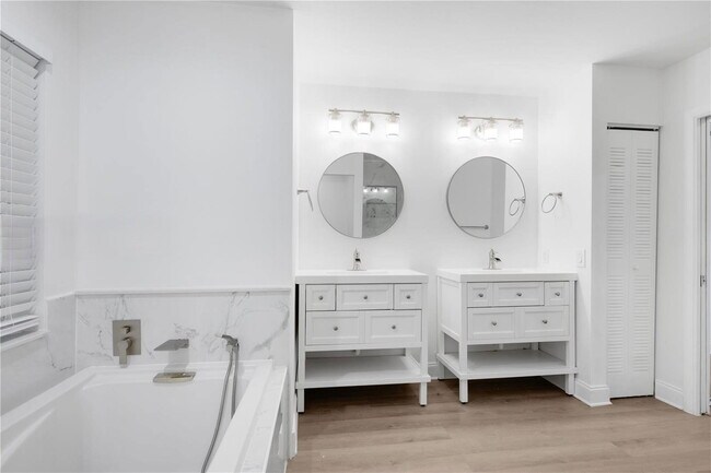 Building Photo - 1525 Seabay Rd