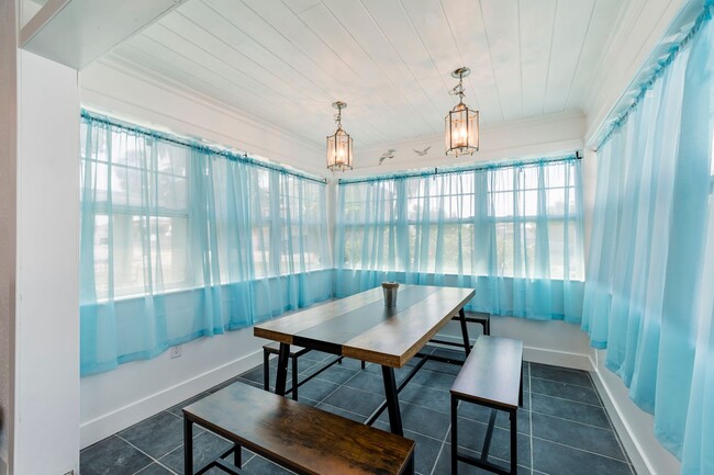 Building Photo - Fully Renovated Beachside Beauty – Walk to...