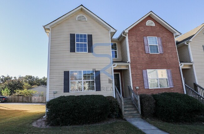 Building Photo - Move in before November 30th and get $100 ...