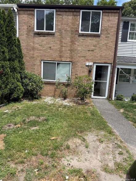 Building Photo - 136 Hill Crescent