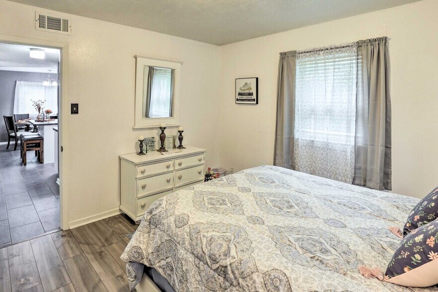 Building Photo - 4629 Fletcher Ave