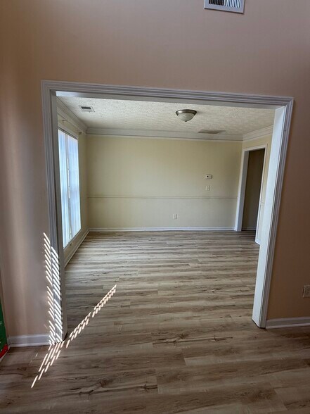 Building Photo - 4660 Duval Point Way SW