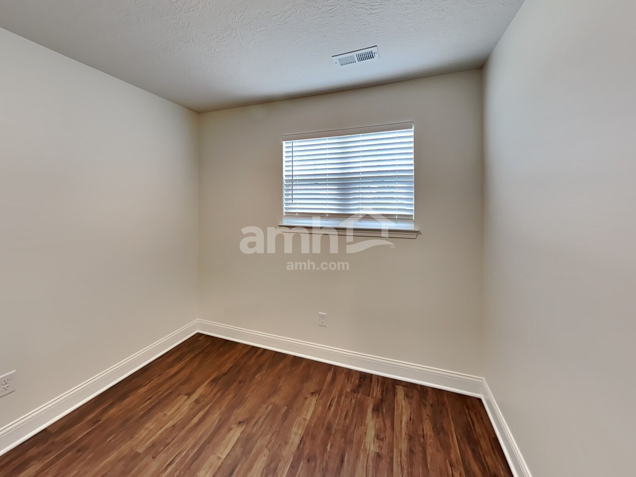 Building Photo - 1240 Hill Rd N